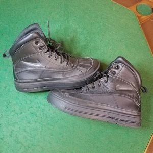 Nike Woodside Black Boot sz 6Y Womens sz 7.5 Used ACG
